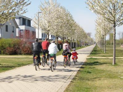 Familie bei Radtour