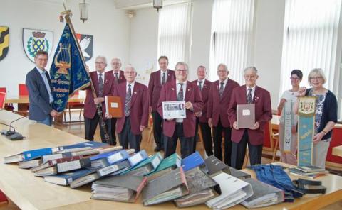 Gruppenbild im Ratssaal