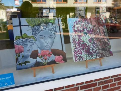 2 Bilder im Schaufenster