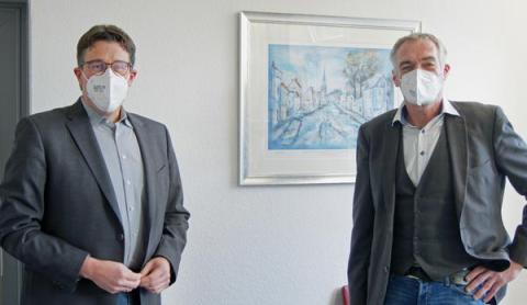 2 Männer mit Maske