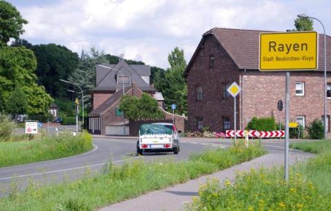 Ortseinfahrt Rayen