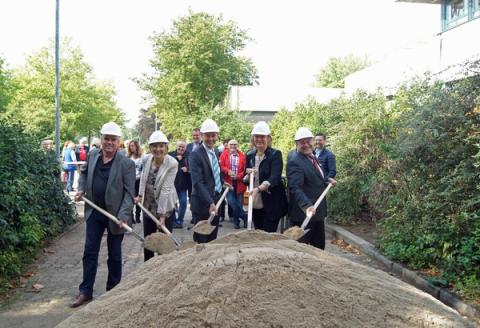 Spatenstich naturwissenschaftlicher Trakt für Julius-Stursberg-Gymnasium und Städtische Gesamtschule